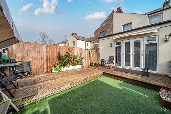 1 Bedroom Flat For Sale In Brighton Road, South Croydon, CR2