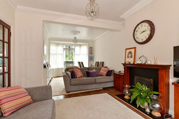 3 Bedroom End Of Terrace House For Sale In Ankerdine Crescent, London, SE18