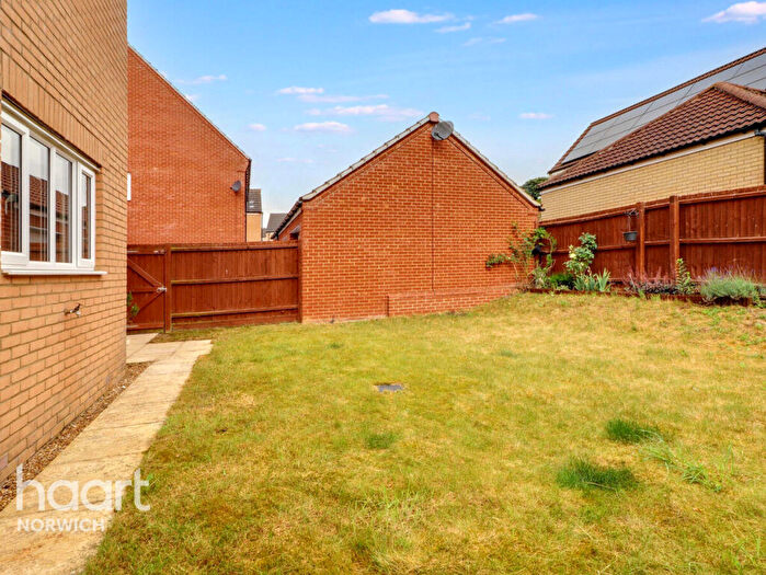 5 Bedroom Detached House For Sale In Knappers Way, Norwich, NR8