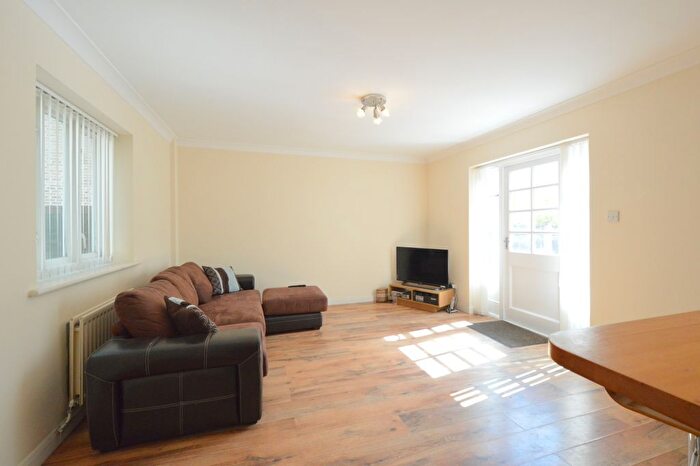 3 Bedroom End Of Terrace House To Rent In Swan Road, Rotherhithe, SE16