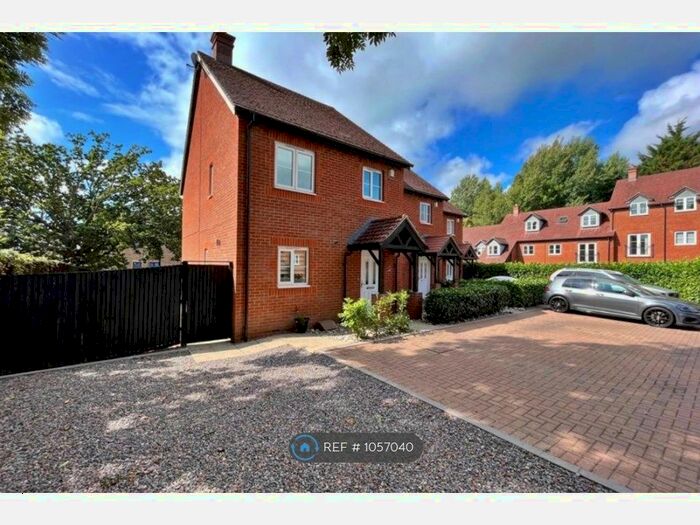 4 Bedroom End Of Terrace House To Rent In Laura Close, Winchester, SO21