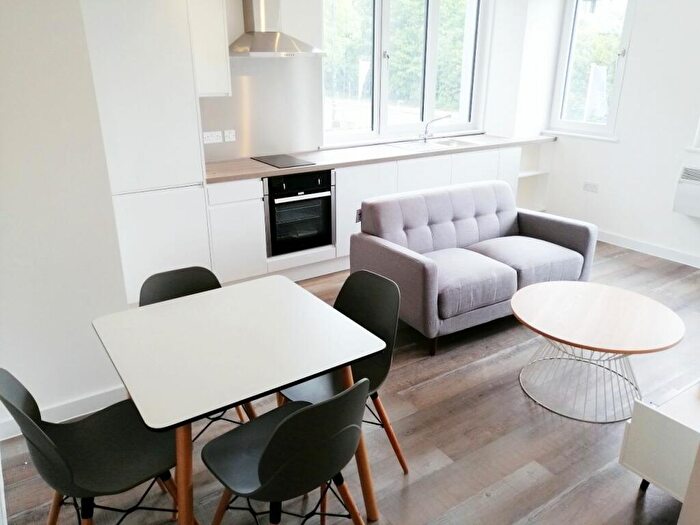 1 Bedroom Flat To Rent In - Talbot Road, Old Trafford, Manchester, M16