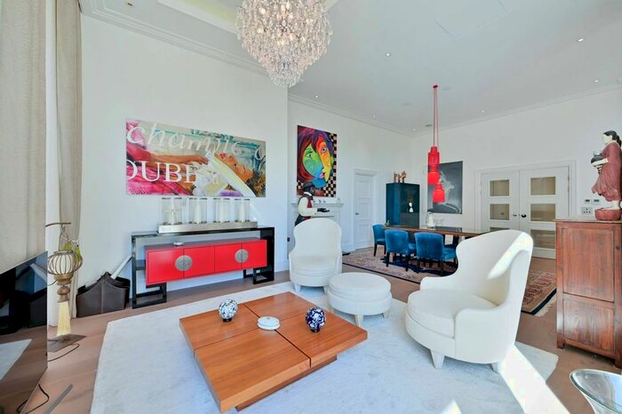 3 Bedroom Flat For Sale In Chambers Park Hill, Copse Hill, London, SW20