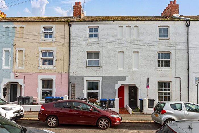 3 Bedroom Flat For Sale In Gratwicke Road, Worthing, BN11