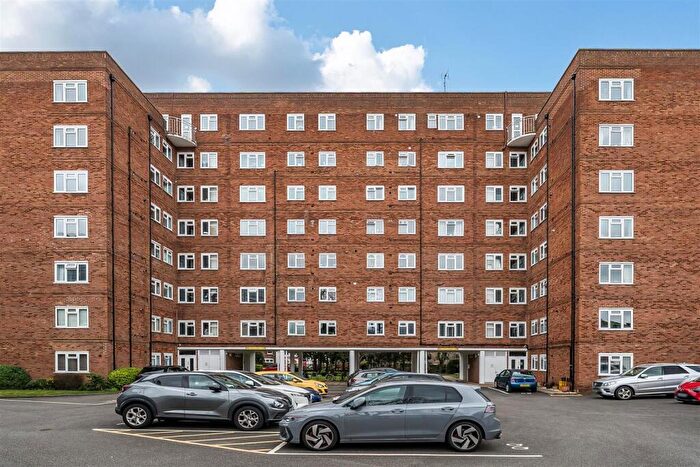 2 Bedroom Apartment For Sale In Portsmouth Road, Surbiton, KT6