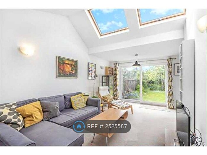 3 Bedroom Bungalow To Rent In Whitby Road, London, HA4