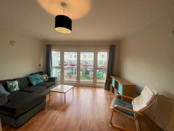 3 Bedroom Property To Rent In Chandlery Way, Cardiff, CF10