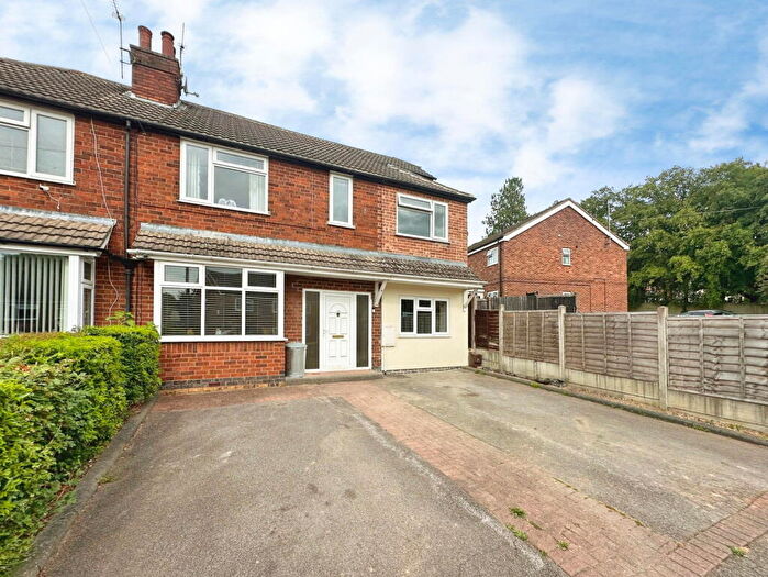 7 Bedroom Semi-Detached House For Sale In Drayton Street, Swadlincote, DE11