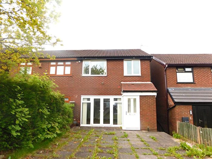 3 Bedroom Property To Rent In Busk Walk, Chadderton, Oldham, OL9