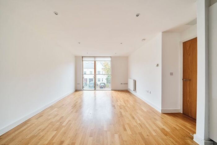 2 Bedroom Flat To Rent In Sutton Road, London, N10