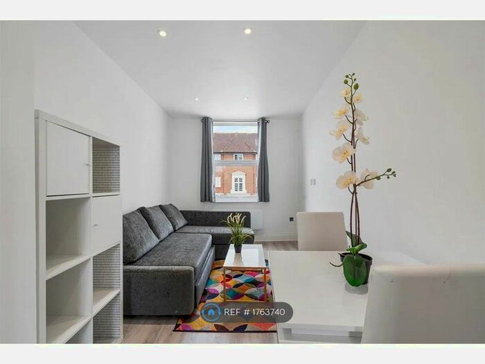 1 Bedroom Flat To Rent In East Finchley, London, N2