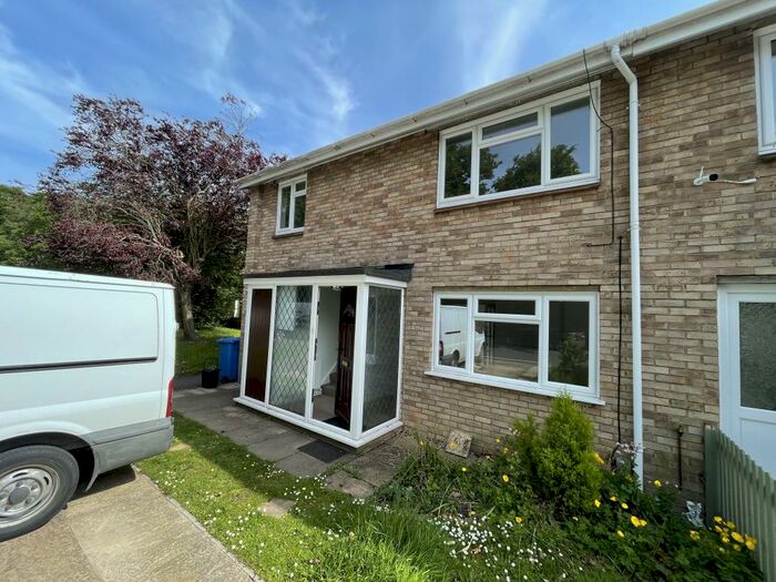3 Bedroom End Of Terrace House To Rent In Perry Oaks, Bracknell, RG12