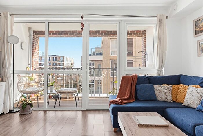 1 Bedroom Flat For Sale In Charles Darwin House, Canning Town, E16