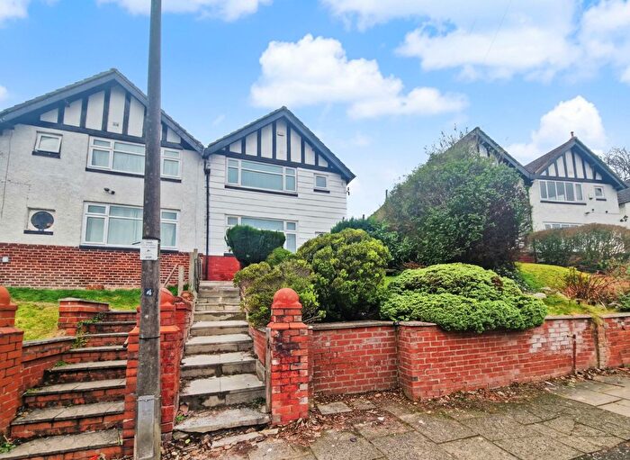 4 Bedroom Semi Detached House To Rent In Lichfield Drive, Prestwich, M25