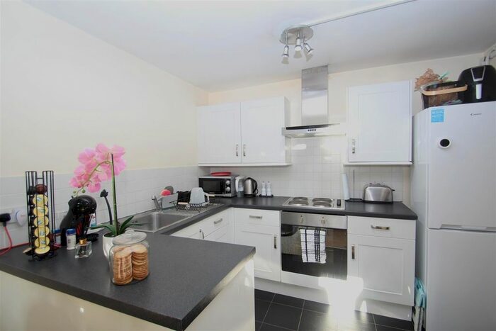 1 Bedroom Flat To Rent In St Johns Avenue, Putney, London, SW15