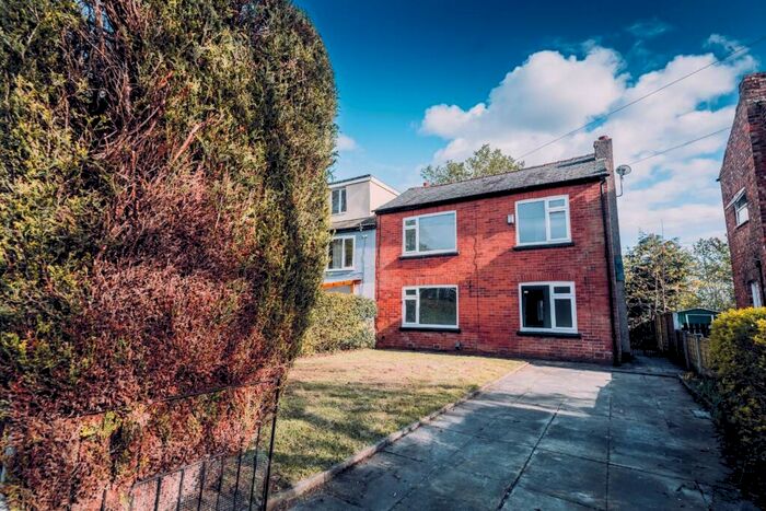 3 Bedroom Semi-Detached House To Rent In Philips Park Road East, Whitefield, M45