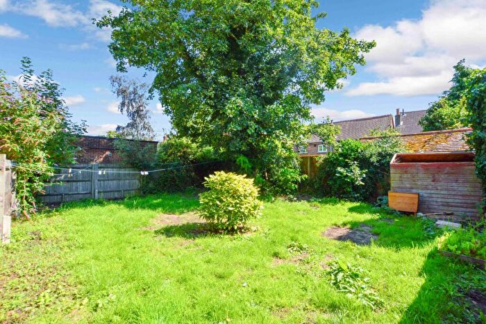 2 Bedroom Maisonette To Rent In Broadway, Knaphill, Woking, Surrey, GU21