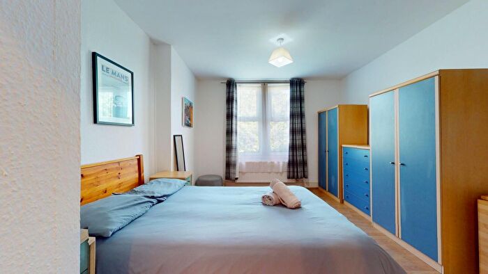 Studio To Rent In James Avenue, London, NW2