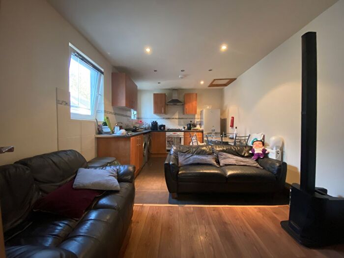 4 Bedroom Flat To Rent In Albany Road, Roath, Cardiff, CF24