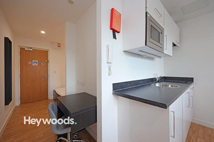 1 Bedroom Flat For Sale In Flat, Keele House, The Midway, Newcastle-under-Lyme, Staffordshire, ST5