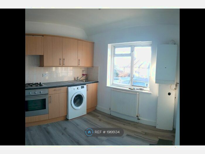1 Bedroom Flat To Rent In Winmill Road, Dagenham, RM8