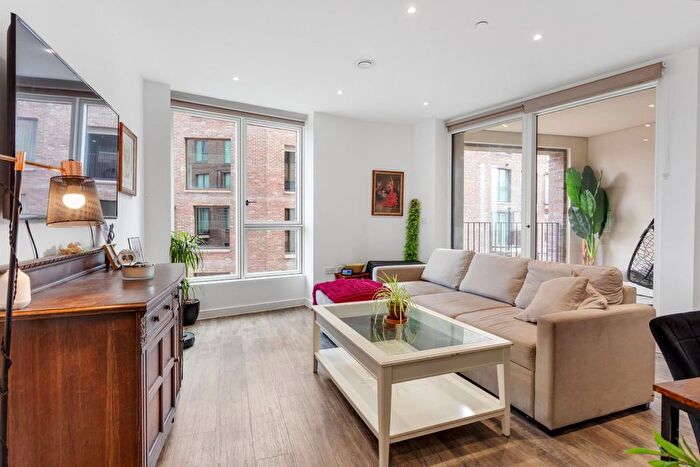 1 Bedroom Flat For Sale In Clapton Common, London, E5