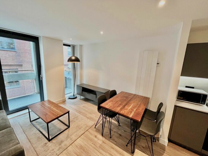 2 Bedroom Apartment To Rent In Manhattan Building, George Street, M1
