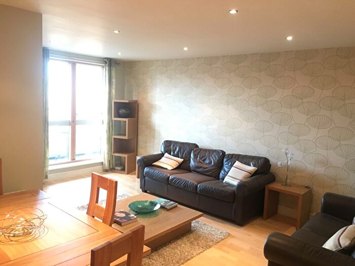 2 Bedroom Flat To Rent In Cromwell Court, Leeds, LS10