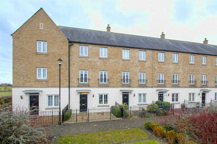 5 Bedroom Town House To Rent In Goodrich Green, Kingsmead, Milton Keynes, MK4