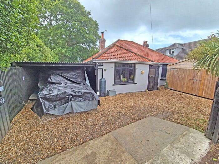 2 Bedroom Bungalow For Sale In Andrew Lane, New Milton, Hampshire, BH25
