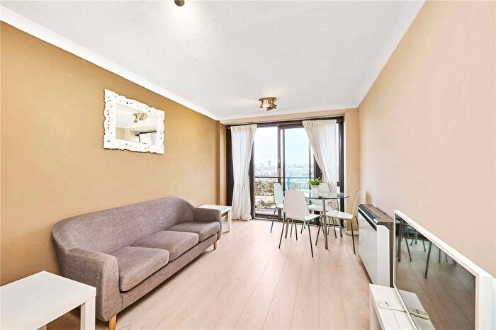 1 Bedroom Flat For Sale In Savoy Court, Cromwell Road, Earls Court, SW5