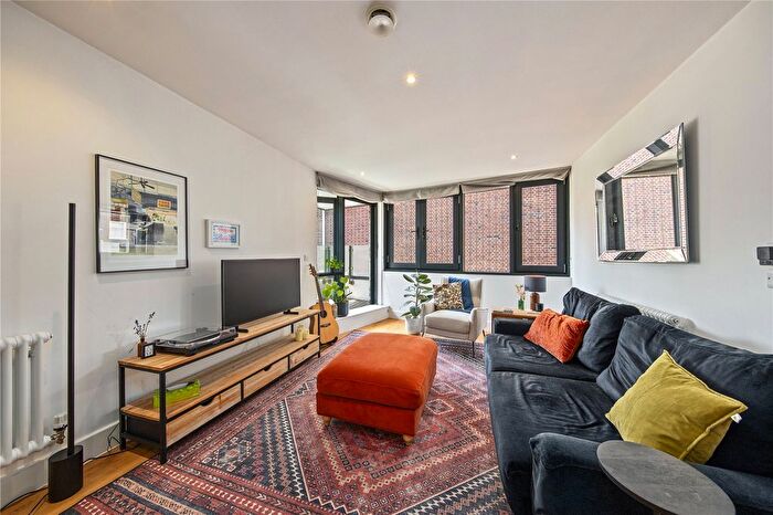 1 Bedroom Flat For Sale In Wakefield Road, Richmond, TW10