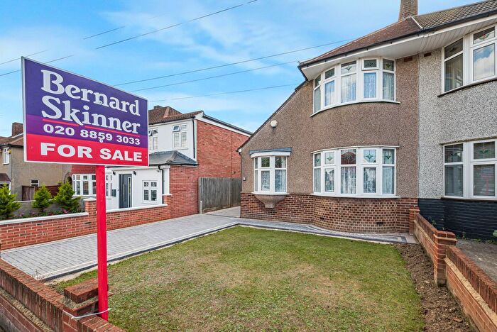 3 Bedroom Semi-detached House For Sale In Braywood Road, Eltham, SE9