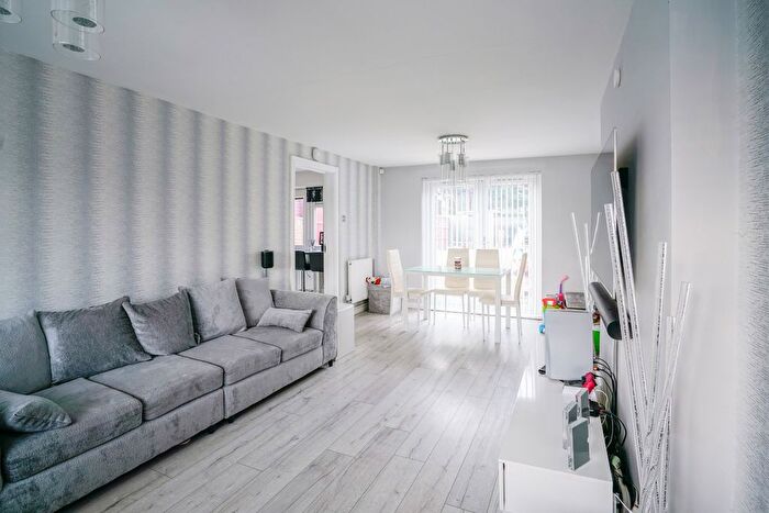 3 Bedroom Terraced House For Sale In Whitwell Road, Watford, Hertfordshire, WD25