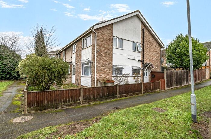 2 Bedroom Maisonette For Sale In Mowbray Drive, Tilehurst, Reading, RG30