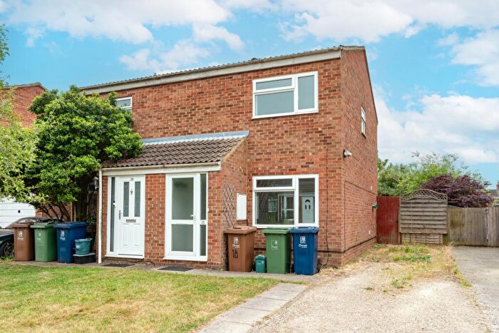 2 Bedroom Semi-Detached House To Rent In Hunter Close, Oxford, OX4