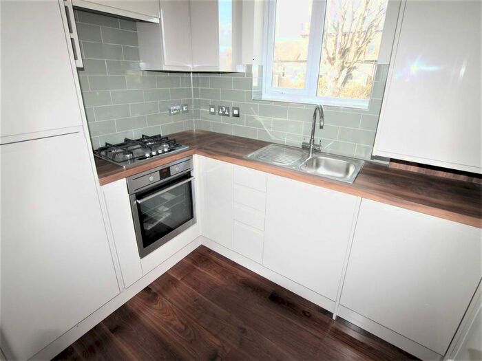 2 Bedroom Flat To Rent In Butterfields, Walthamstow, London, E17