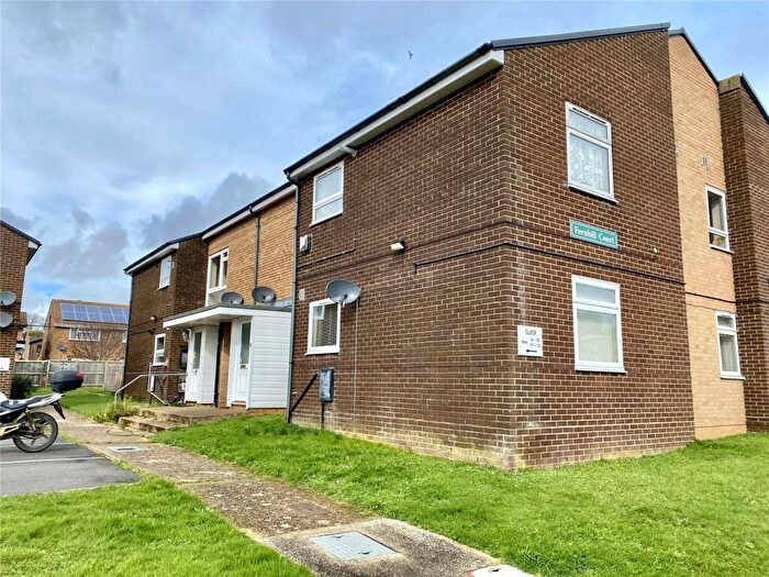 2 Bedroom Apartment To Rent In Parkway, Sandown, PO36