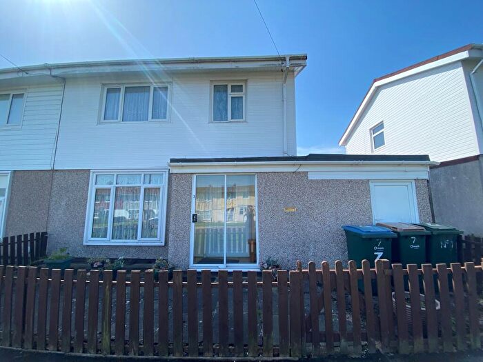 3 Bedroom Semi-Detached House For Sale In Dilcock Way, Coventry, CV4