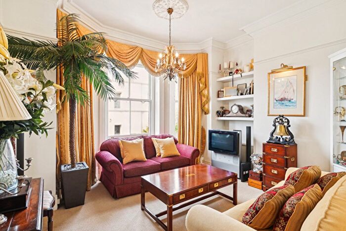 2 Bedroom Flat To Rent In Earls Court Square, Earls Court, SW5
