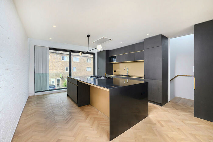 3 Bedroom Terraced House To Rent In Brick Lane, London, E2