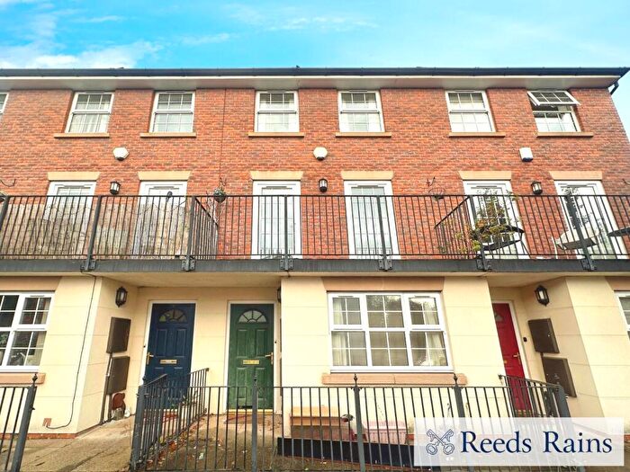 4 Bedroom Terraced House To Rent In Bandy Fields Place, Salford, Greater Manchester, M7