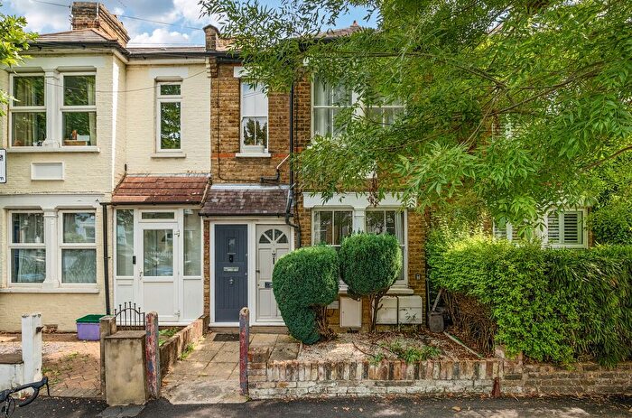 1 Bedroom Flat To Rent In Vernon Avenue, London, SW20