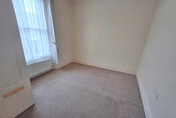 1 Bedroom Flat To Rent In Dover Street, Ryde, PO33