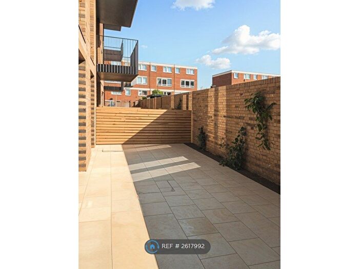 2 Bedroom Flat To Rent In Cobalt Place, London, SW11