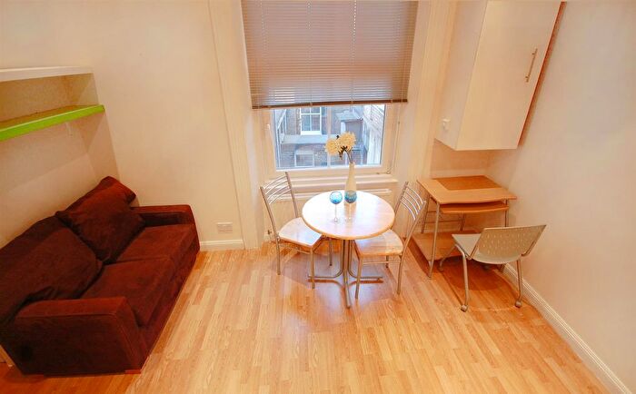 1 Bedroom Flat To Rent In Wrights Lane, High Street Kensington, W8