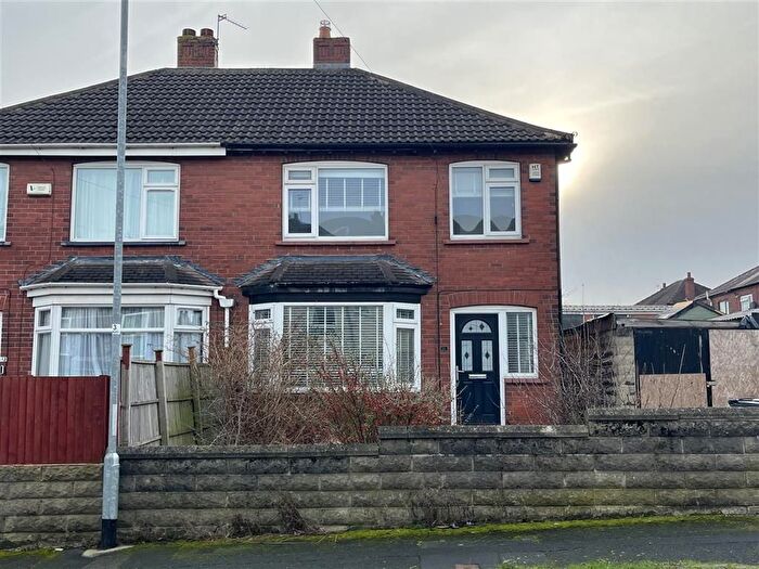 3 Bedroom Semi Detached House For Sale In Back Mount Pleasant, Leeds, LS10