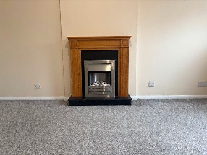 2 Bedroom Terraced House To Rent In Cowdray Close, Luton, LU2