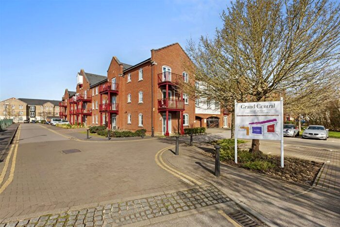 1 Bedroom Flat For Sale In Barnshaw House, Coxhill Way, Aylesbury (Walk Of Station), HP21