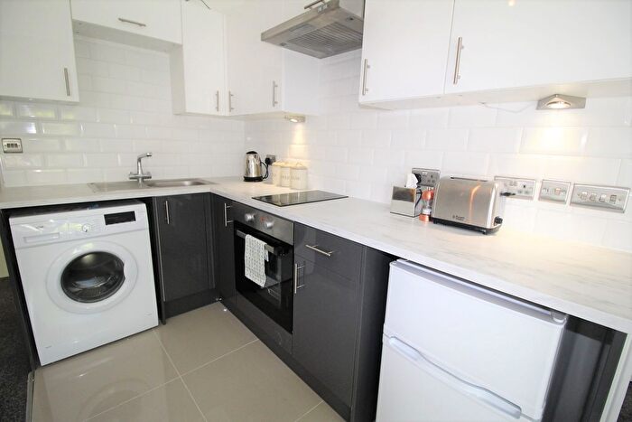 1 Bedroom Studio To Rent In Flat B, Kelso Road, LS2